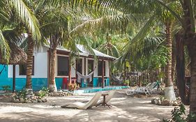 Isla Grande Eco-Hostal